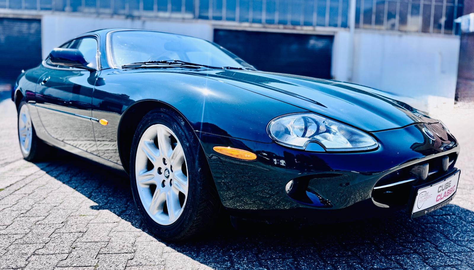 Jaguar XK8 Coupe Briti. Raceing Green