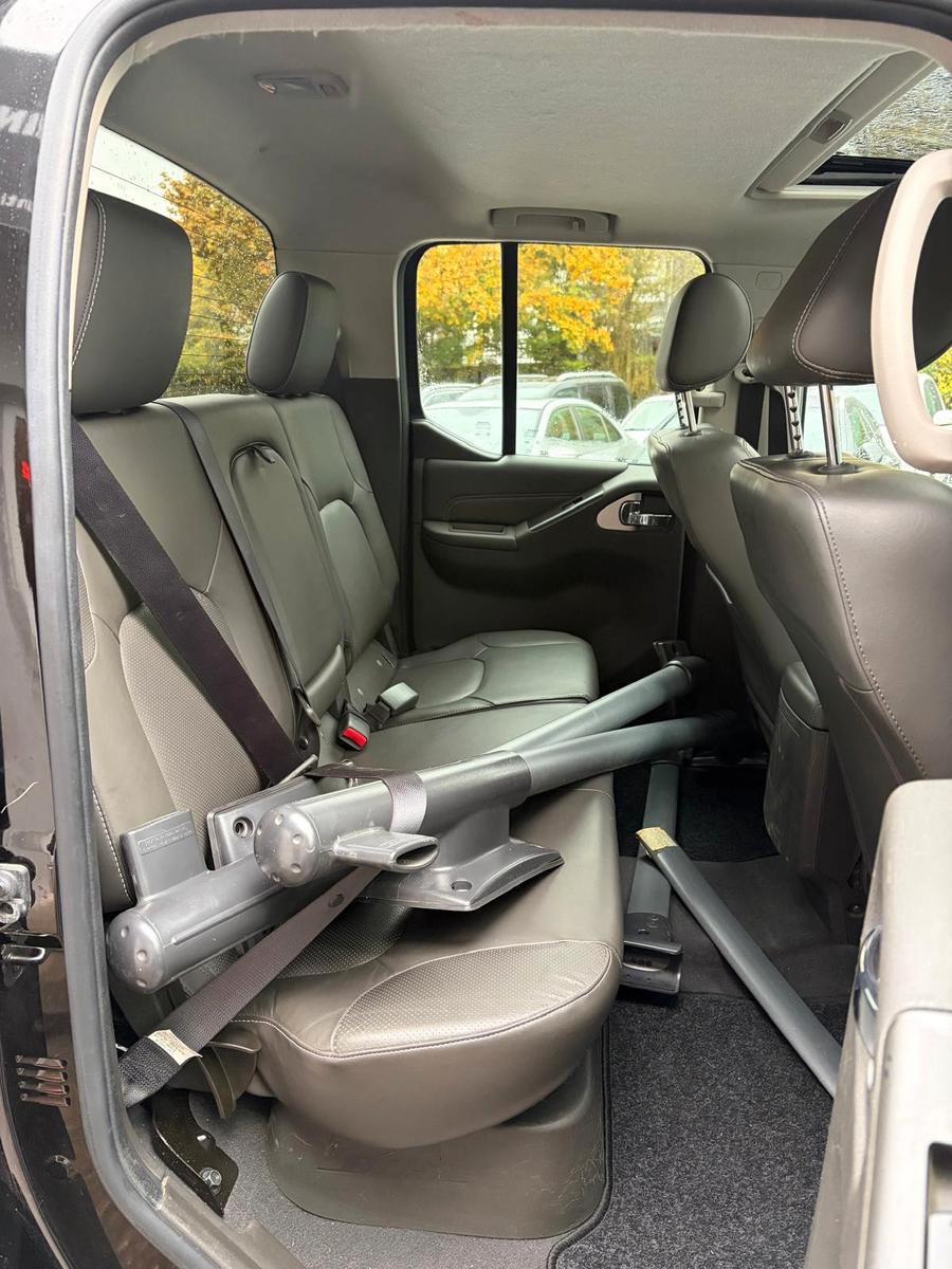 Nissan Navara 3.0 V6 dCi 231 ch – 4x4 – BVA – Double Cab – Cuir – Toit ouvrant – 78 000 km