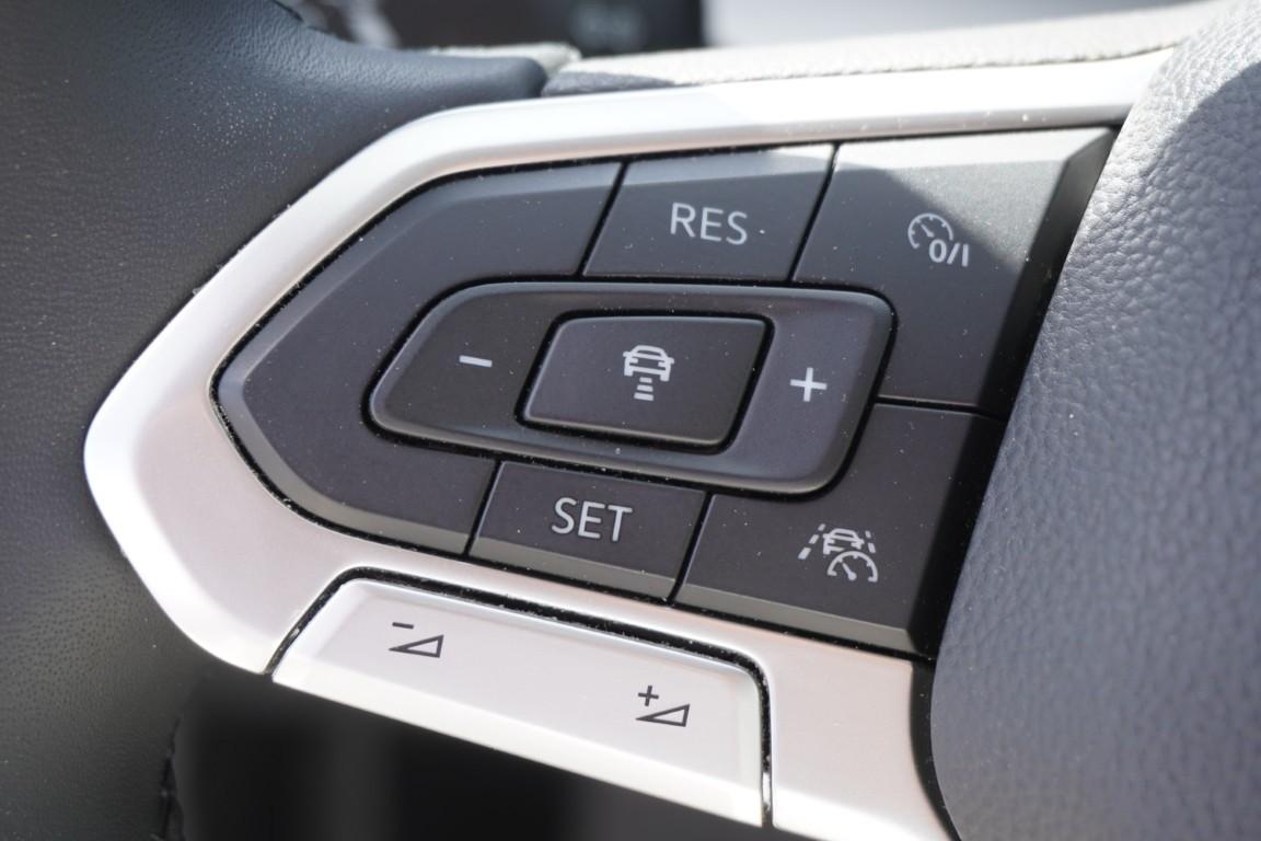 Volkswagen Golf VIII 1.0 TSI Life LED ACC Standheizung AHK, миниатюра 25