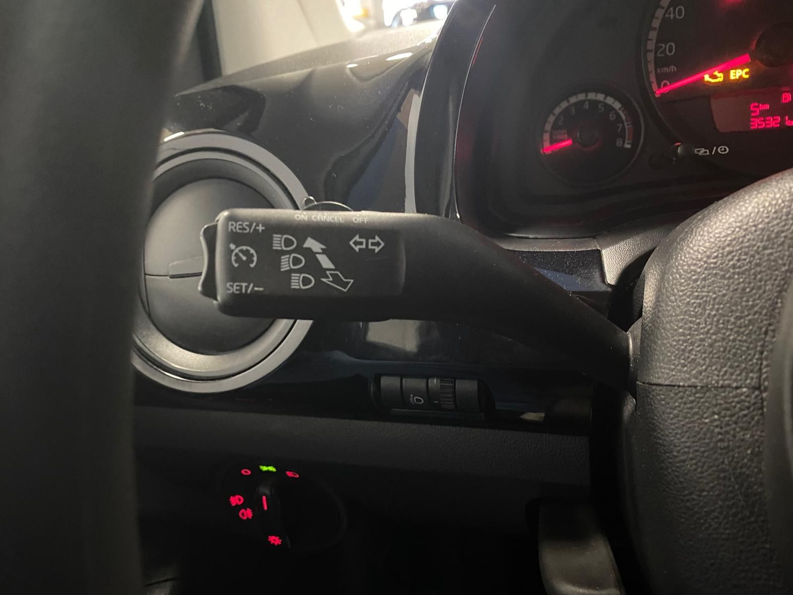 Fahrzeugabbildung Volkswagen up! move up! KLIMA+PDC+SITZHEIZ+Metallic+Allwett