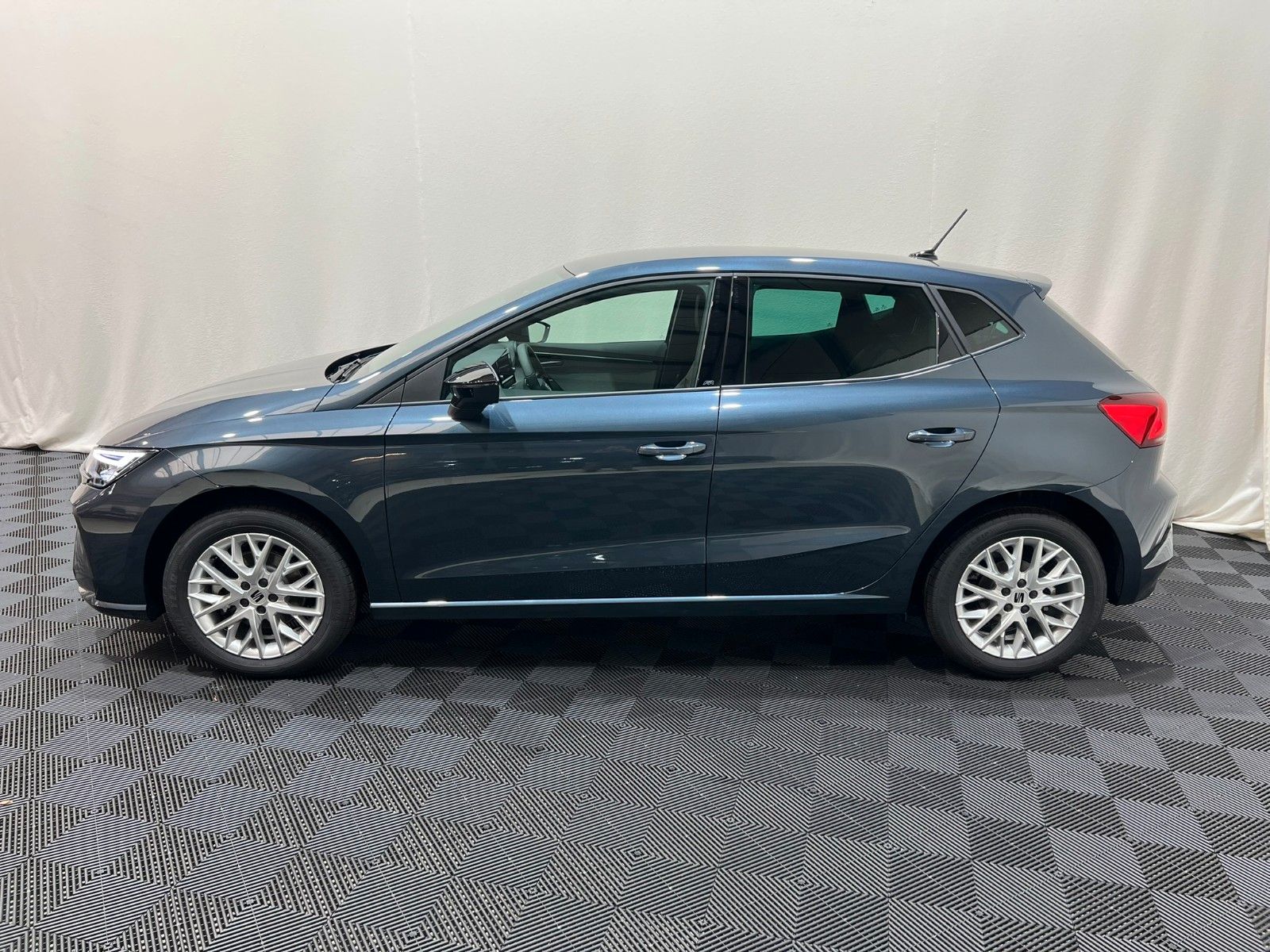 Fahrzeugabbildung SEAT Ibiza 1.0 TSI 85kW FR DSG