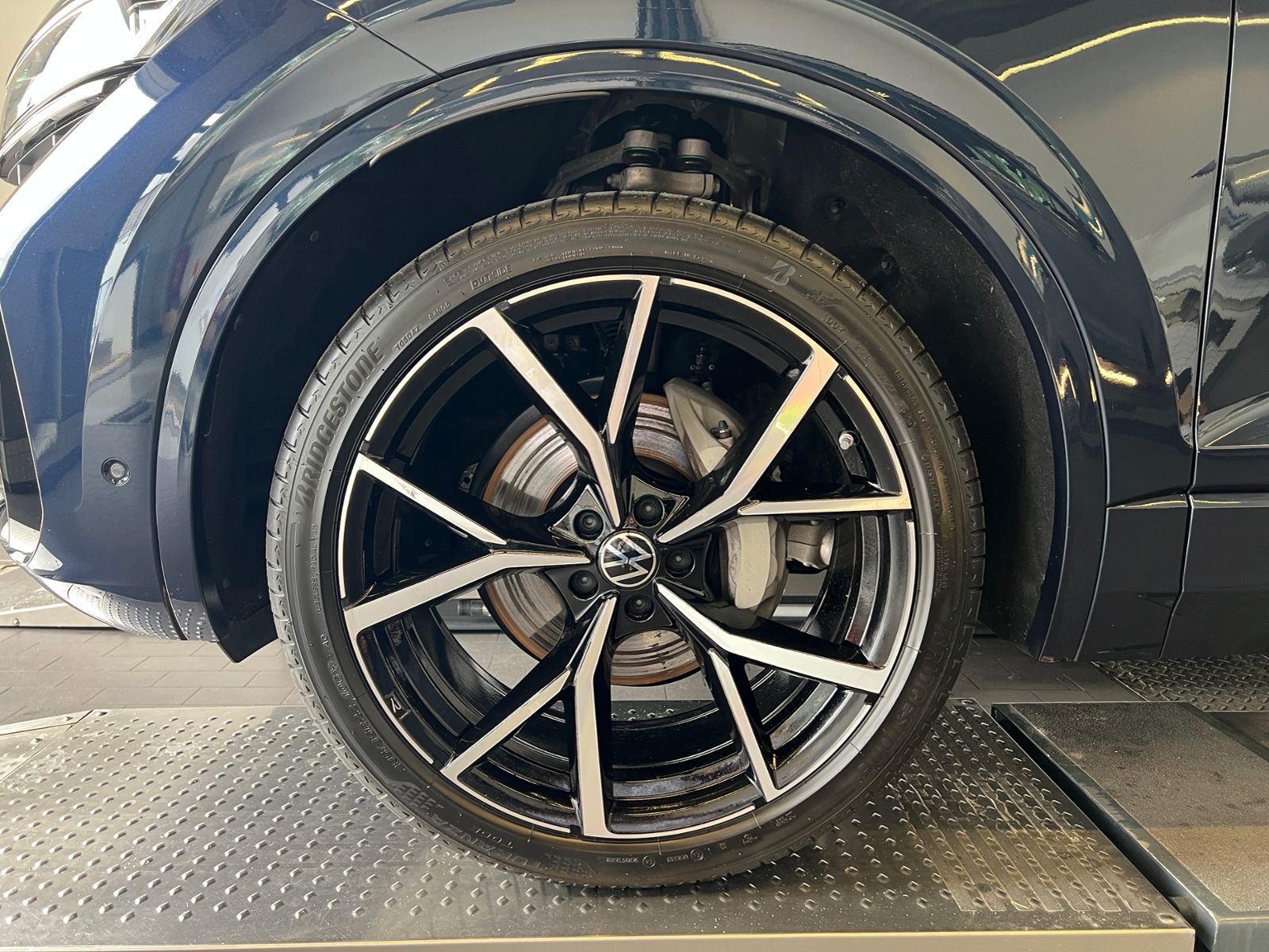 Fahrzeugabbildung Volkswagen Touareg R-Line 3.0 TDI 4MOTION *AHK, Adaptivfwg.