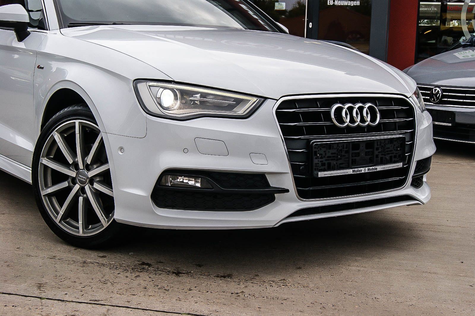 Fahrzeugabbildung Audi A3 Limousine 1.4 TFSI S-LINE NAVIGATION XENON 18