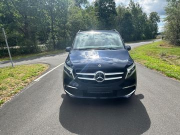 Mercedes V 220 - 3