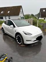 Tesla Model Y Long Range Dual Motor AWD  - Tesla Gebrauchtwagen in Hamburg
