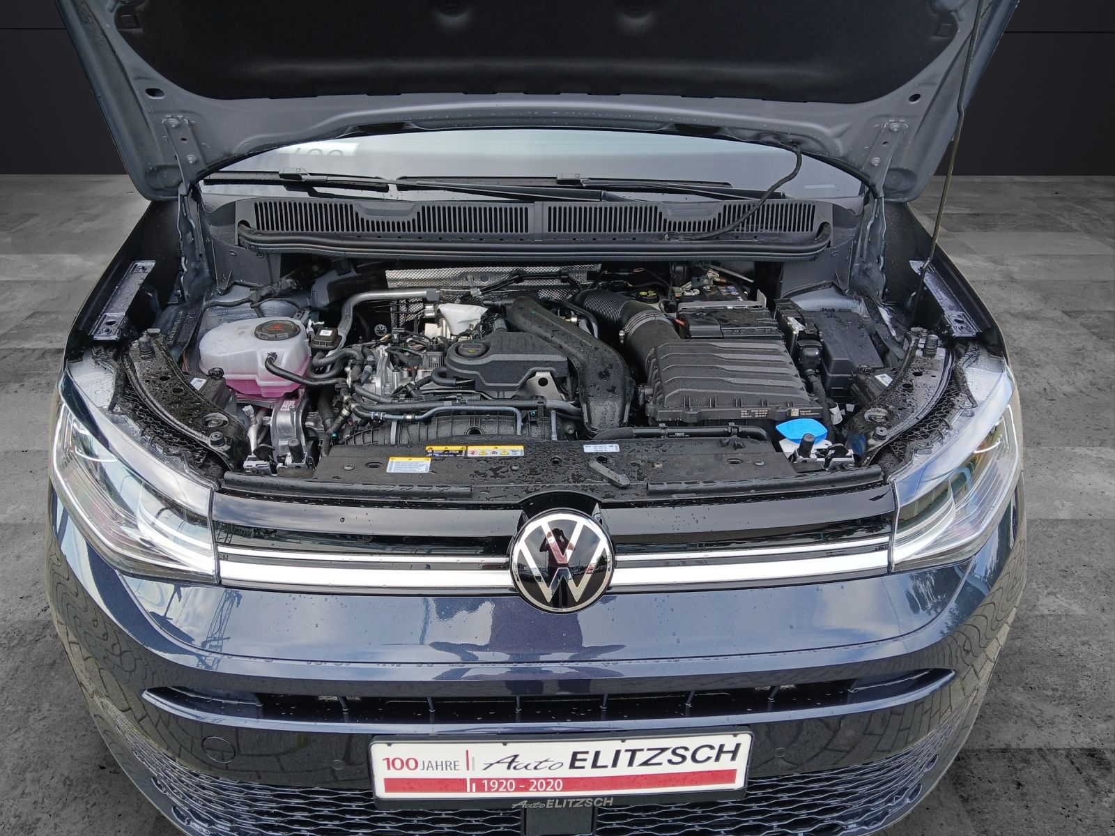 Fahrzeugabbildung Volkswagen Caddy TSI Life DSG CarPlay AID ACC RFK SH LM