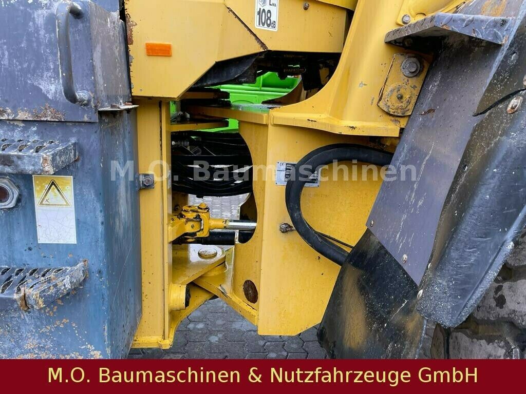 Fahrzeugabbildung Komatsu WA 320 - 3 H / AC / 14,9 T /