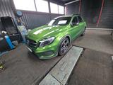 Mercedes-Benz GLA 200 AMG- Line*Bi-Xenon*Leder*Night-Paket - Mercedes-Benz: Grün