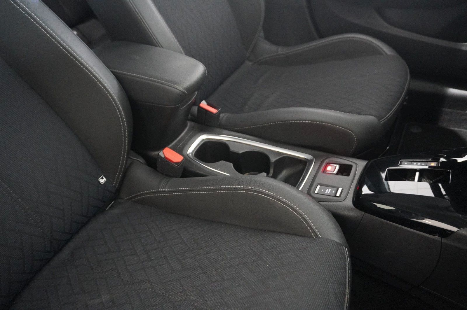 Fahrzeugabbildung Opel Corsa F 1.2T ELEGANCE NAVI/LED/KAMERA/SPORT/VIRT