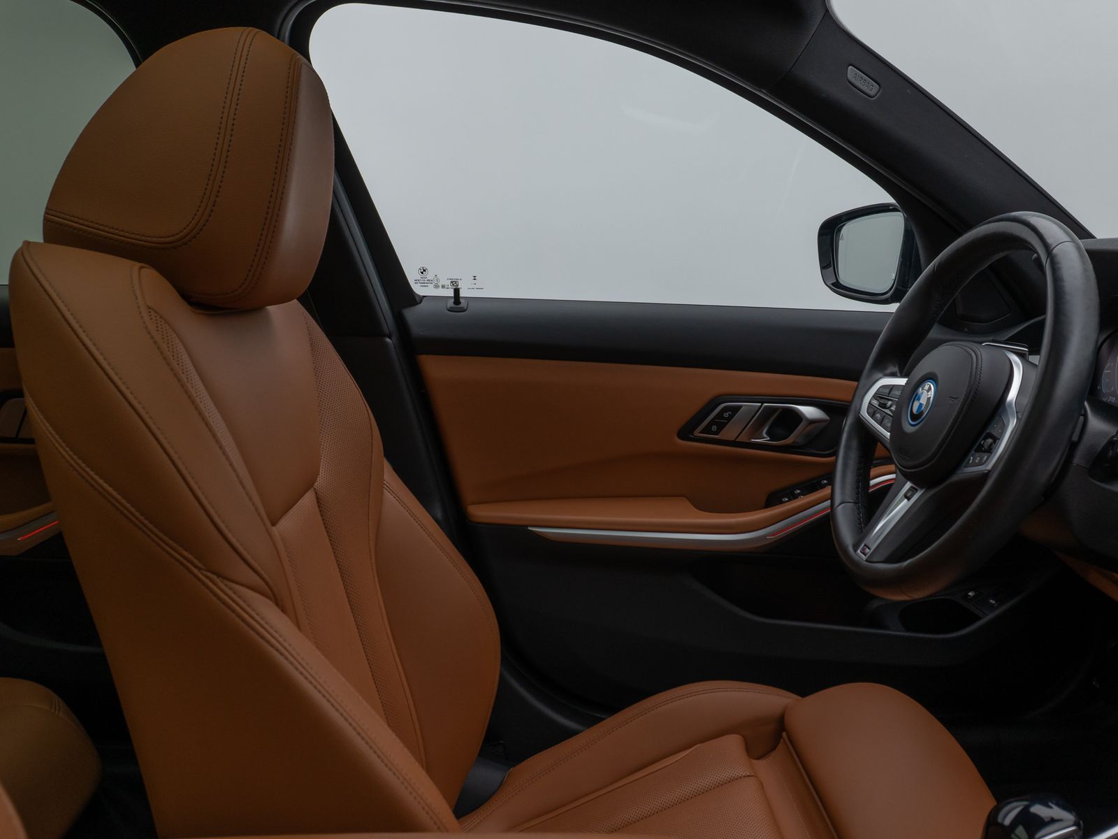 Fahrzeugabbildung BMW 330e xD M Sport Panorama Laser Kamera HUD HiFi