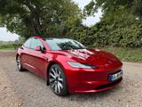 Tesla Model 3 Allradantrieb mit Dualmotor Long Ran...