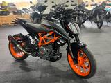 KTM 390 Duke *Akra* - KTM Motorräder in Erfurt