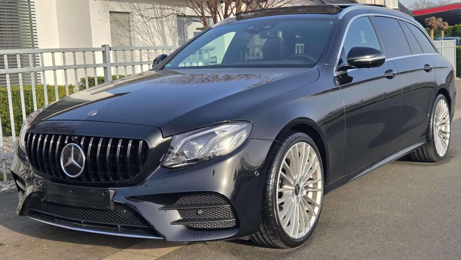 Mercedes-Benz E 220 E 220 d 4Matic AMG Headup Pano Burmester
