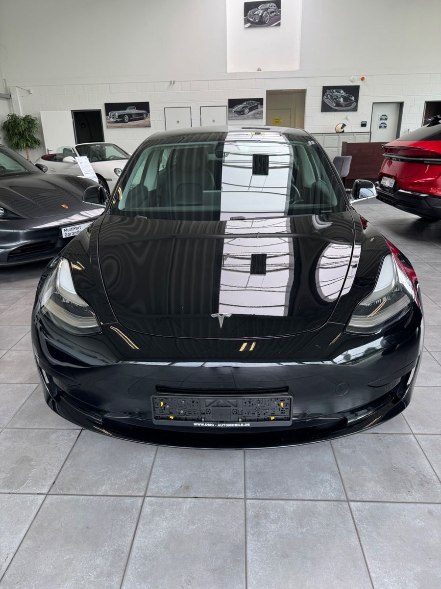 Fahrzeugabbildung Tesla Model 3 Standard Range Plus RWD