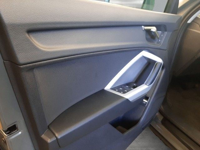 Fahrzeugabbildung Audi Q3 45TFSIe AHK LED Navi eleHeck Sportsitze 18"