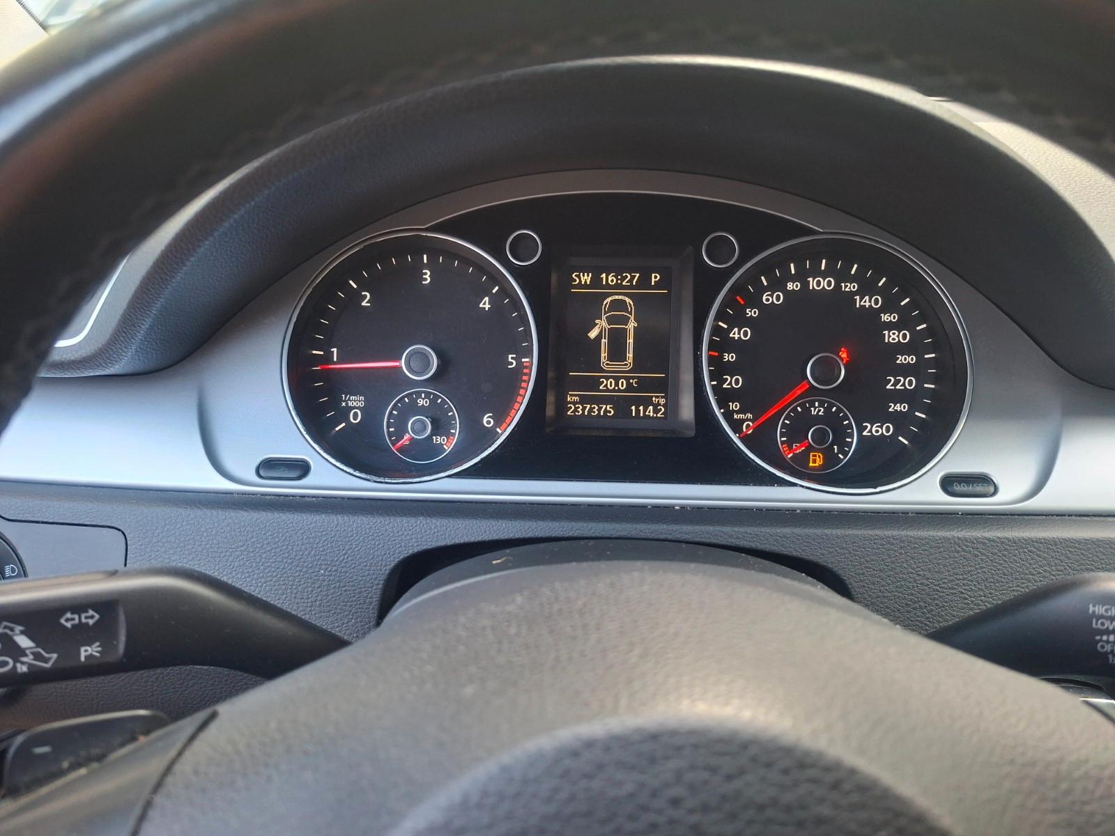 Volkswagen Passat 2011 — photo 9