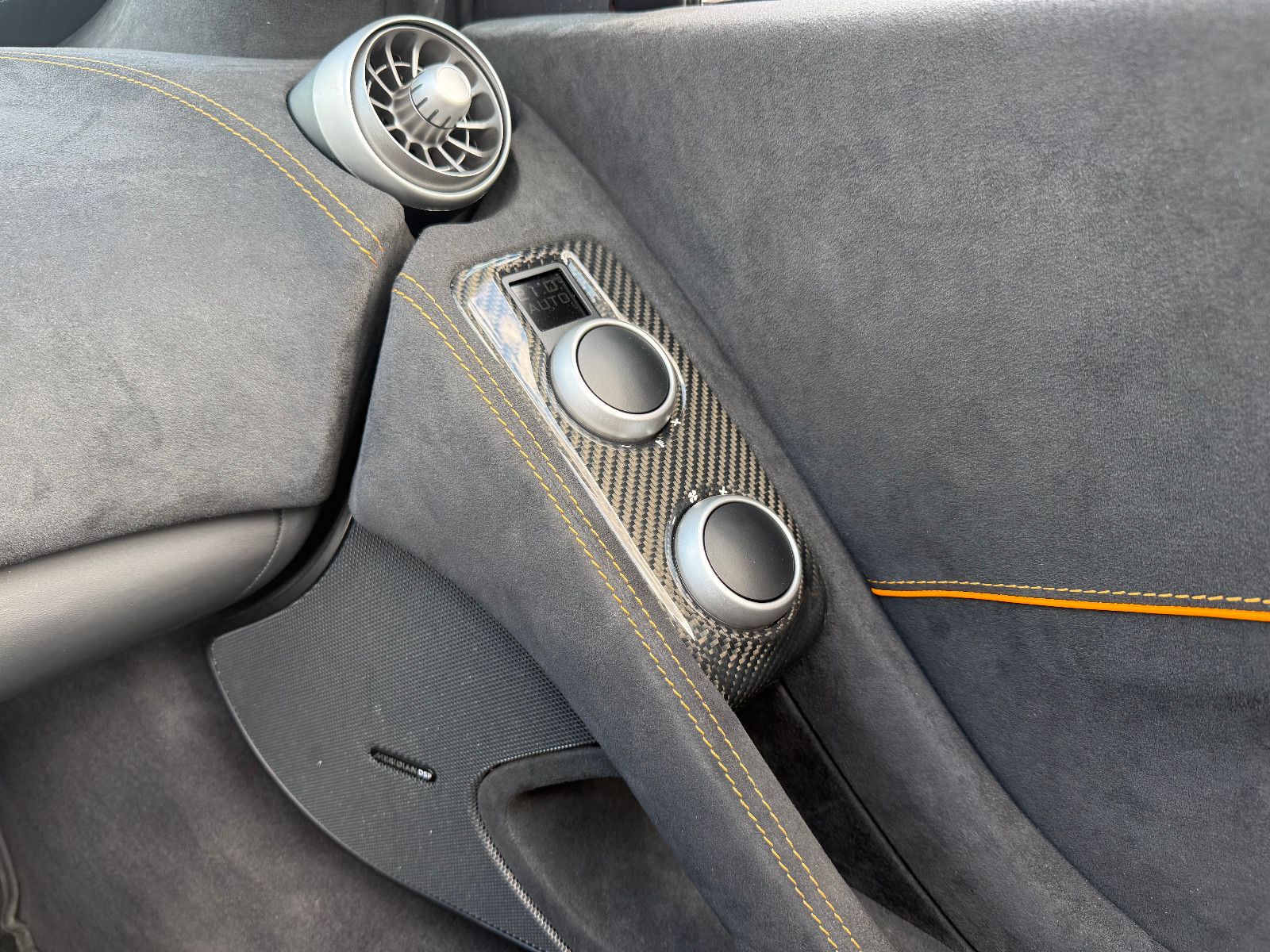 Fahrzeugabbildung McLaren 650S Spider-1.HD.-Carbon-TechPaket II-Sportausp.