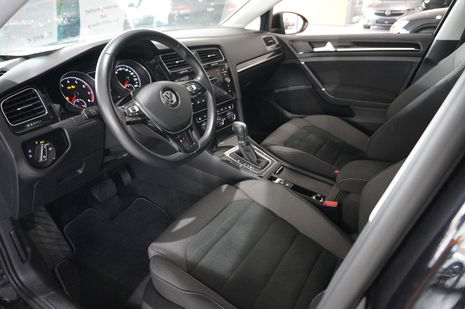 Fahrzeugabbildung Volkswagen Golf VII Lim. 1.5 TSI HIGHLINE DSG NAVI/LED/ACC
