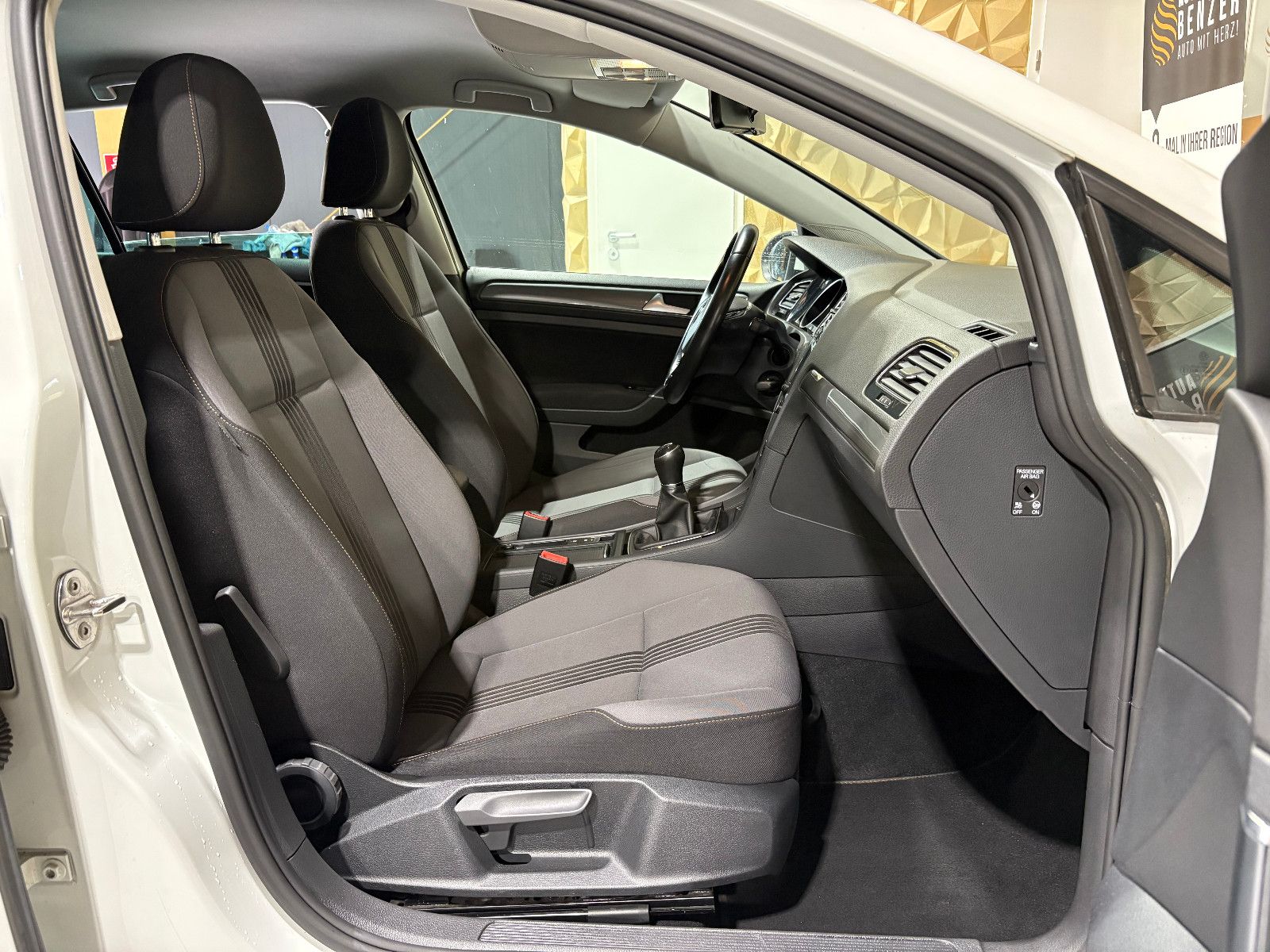 Fahrzeugabbildung Volkswagen Golf VII Lim. Allstar BMT/NAVI/PDC/SHZ/KLIMA/