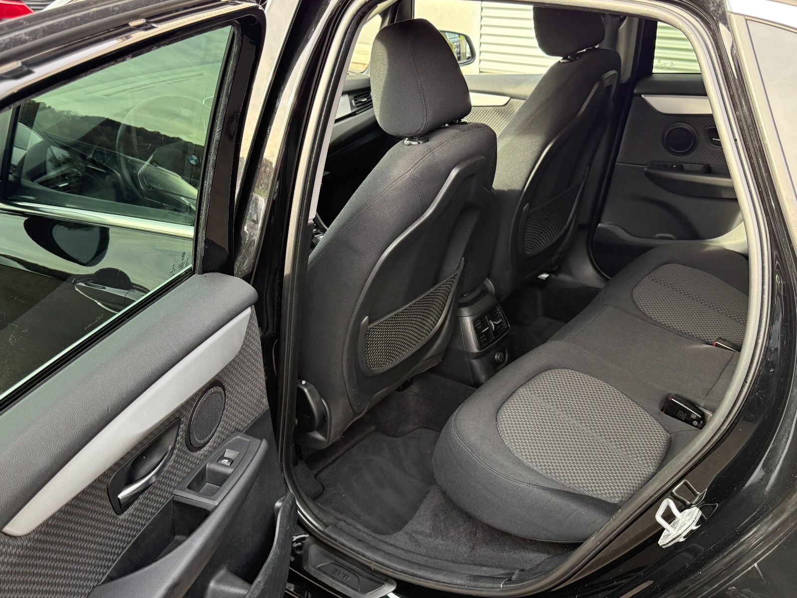 Fahrzeugabbildung BMW 218 Active Tourer Advantage GRA LED PDC SHZ