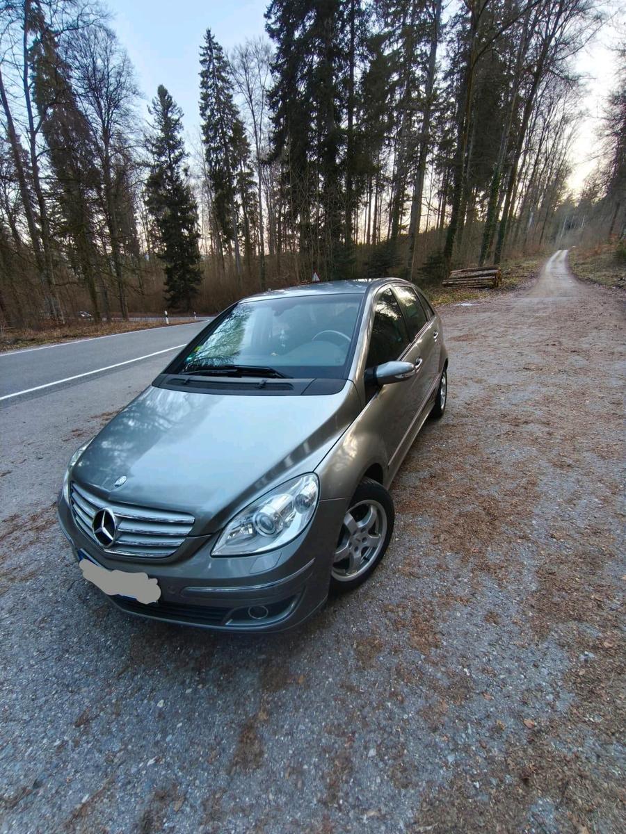 Mercedes-Benz B 200
