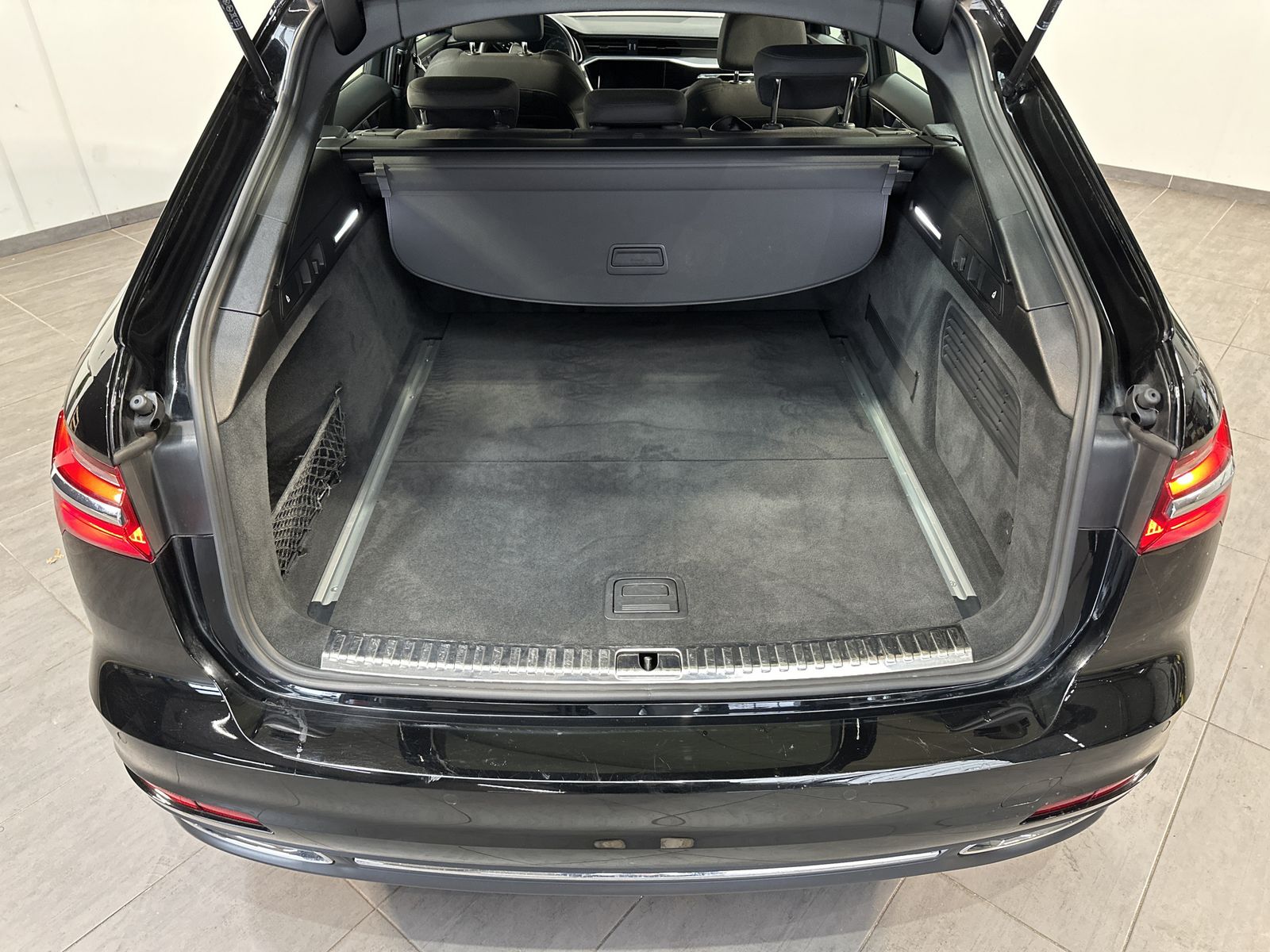 Fahrzeugabbildung Audi A6 Avant 35 TDI Sport NAV+LED+ACC+DSP+V-COCKPIT