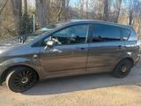 Toyota Corolla 7-Sitzer - Toyota Corolla Si mit Benzin-Antrieb