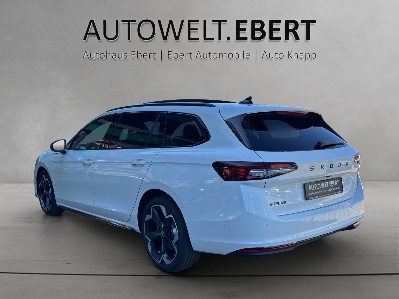 Fahrzeugabbildung SKODA Superb Combi Sportline 2.0 TSI ACC+PANO+AHK+360°