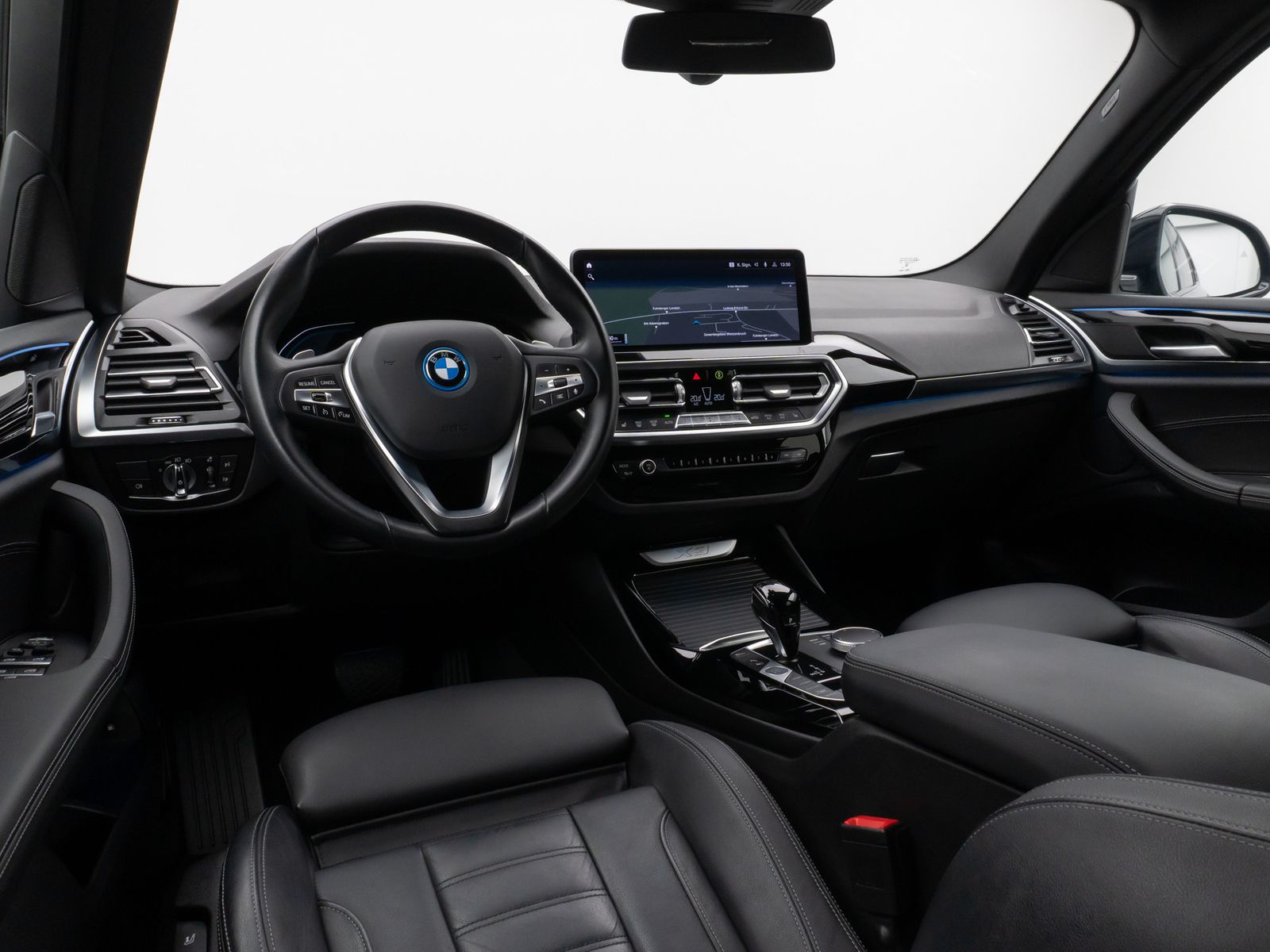 Fahrzeugabbildung BMW X3 xD30e Kamera HUD DAB HiFi Komfort Sport AHK