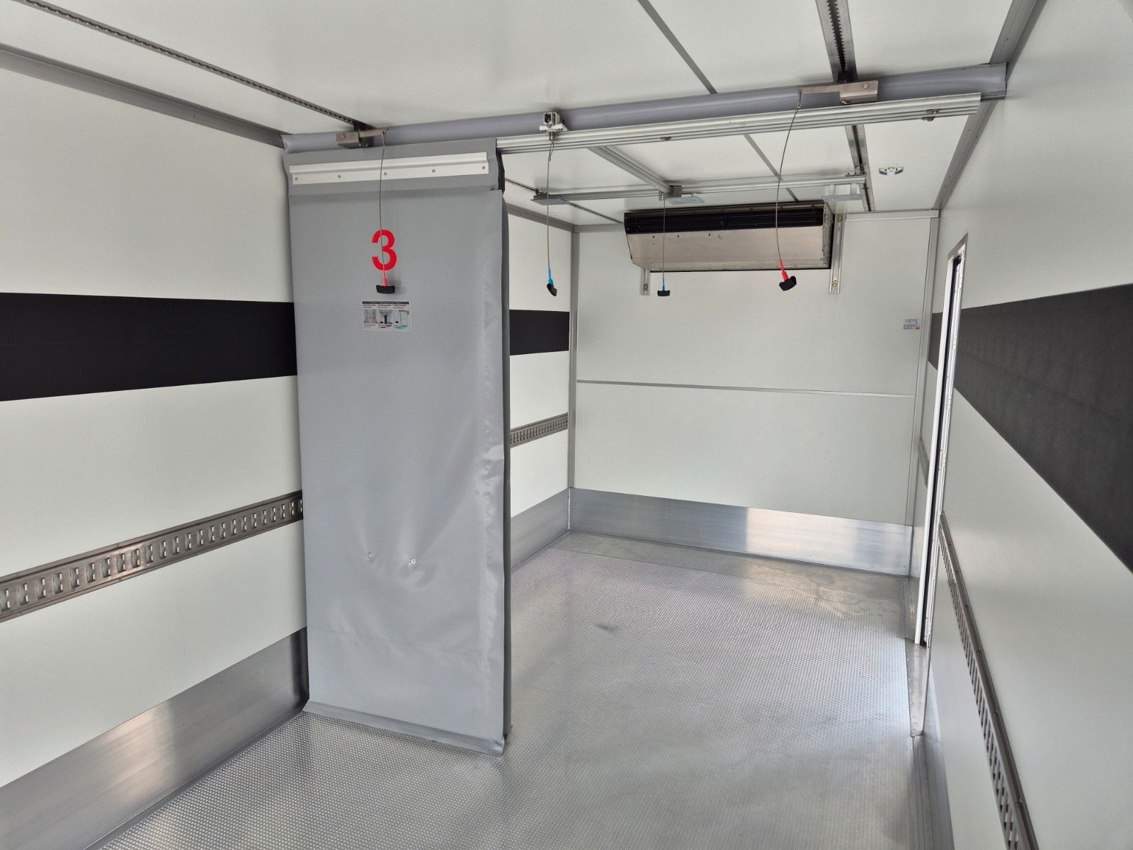 Fahrzeugabbildung Iveco Eurocargo ML160E28/P LBW Bär ThermoKing T-1200R