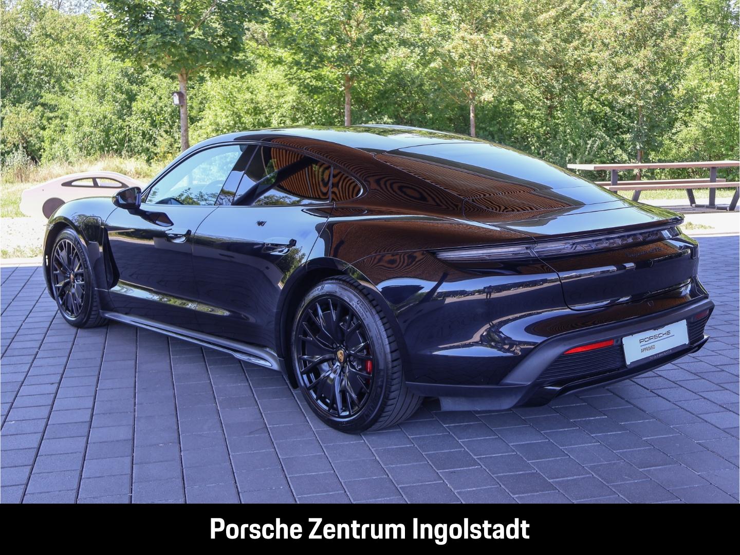 Porsche Taycan GTS Hinterachslenkung Beifahrerdisplay He