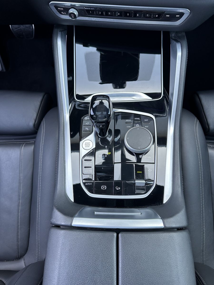 Fahrzeugabbildung BMW X6 xDrive30d M-Sport NAV+LASER+AHK+PANO+HEAD-UP