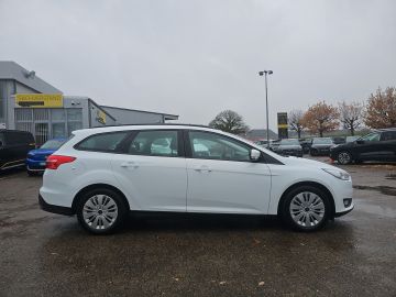 Bild 6 Ford Focus Turnier Business Navi Ambientebeleuchtung