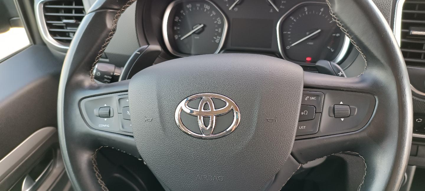 Toyota PROACE VERSO Executive Standheizung