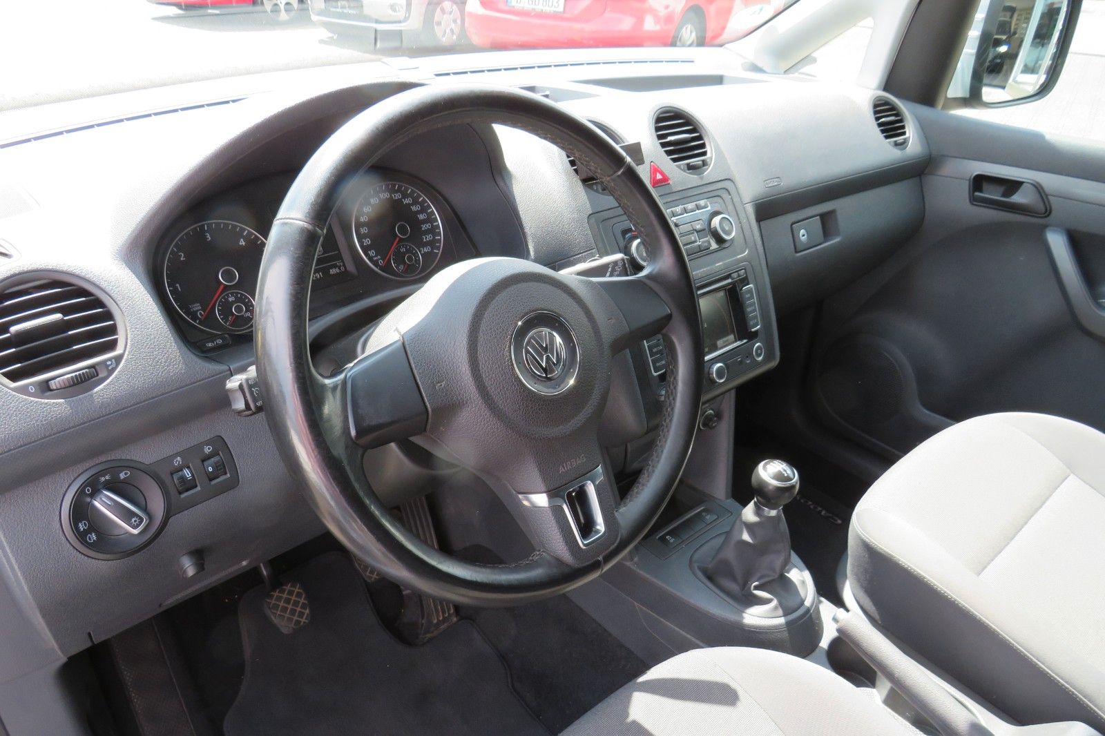 Fahrzeugabbildung Volkswagen Caddy TDI WoMo KLIMA GRA AHK NAVI