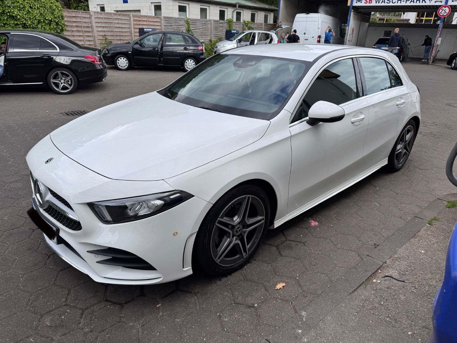 MERCEDES-BENZ Mercedes-Benz A 200 AMG Line | 163 PS | 8G-DCT |