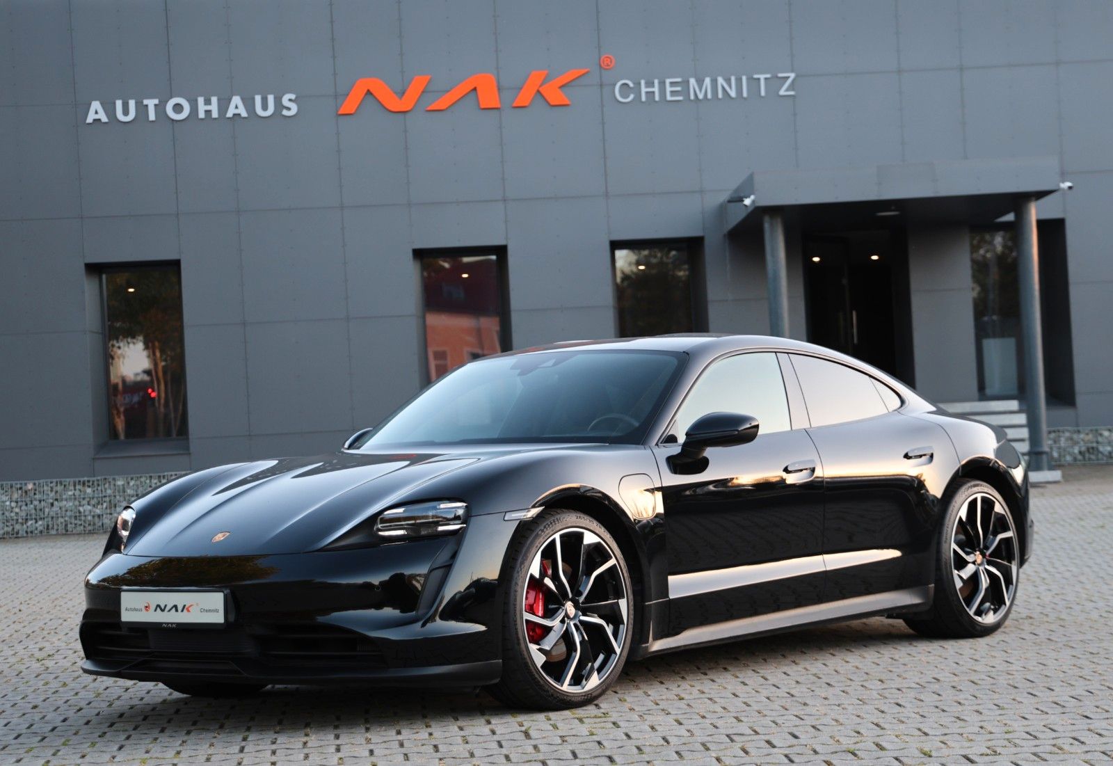 Porsche Taycan 4S Luftfederung Porsche-Service DAB 21''