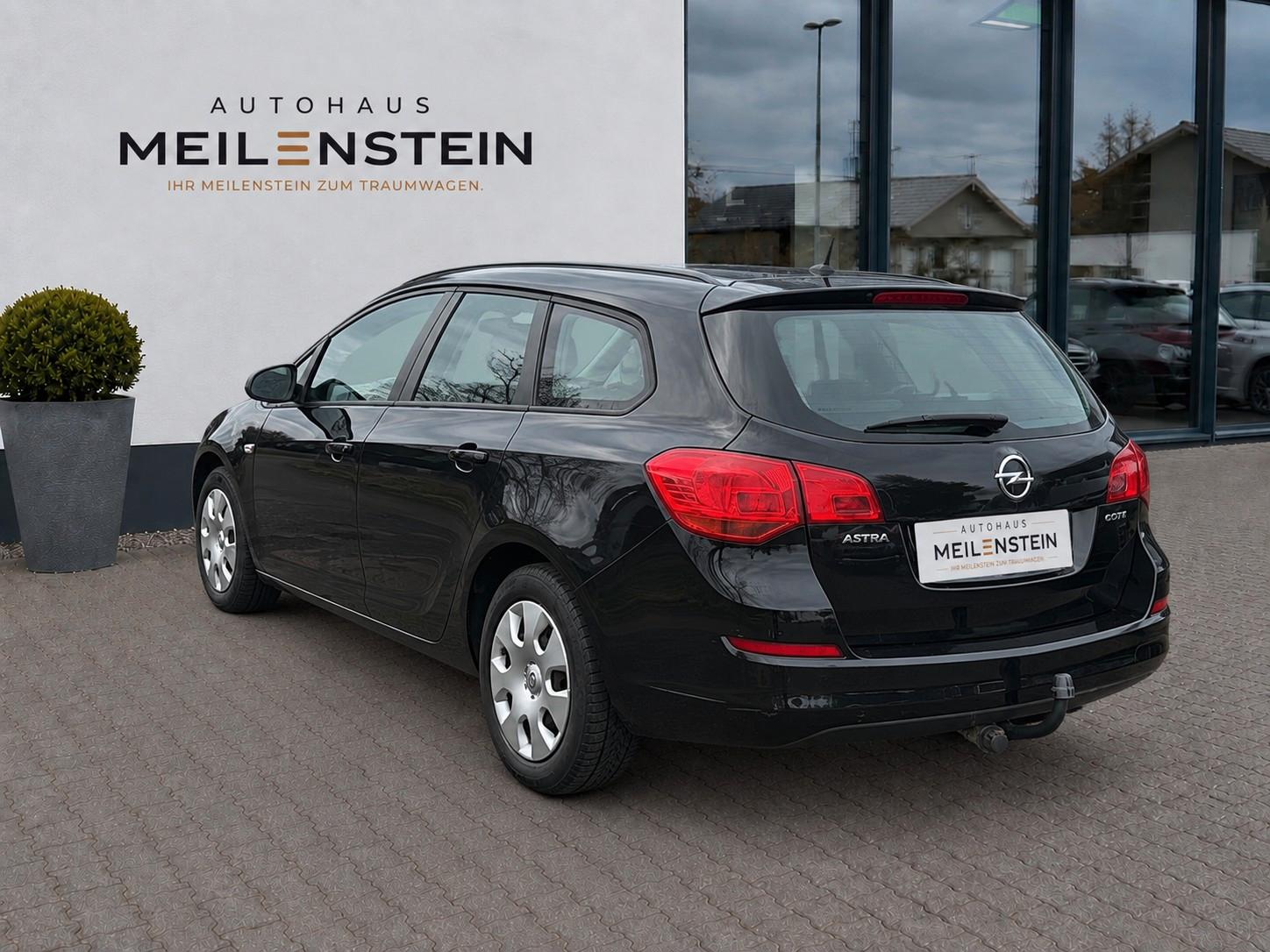 Opel Astra 2011 — interior