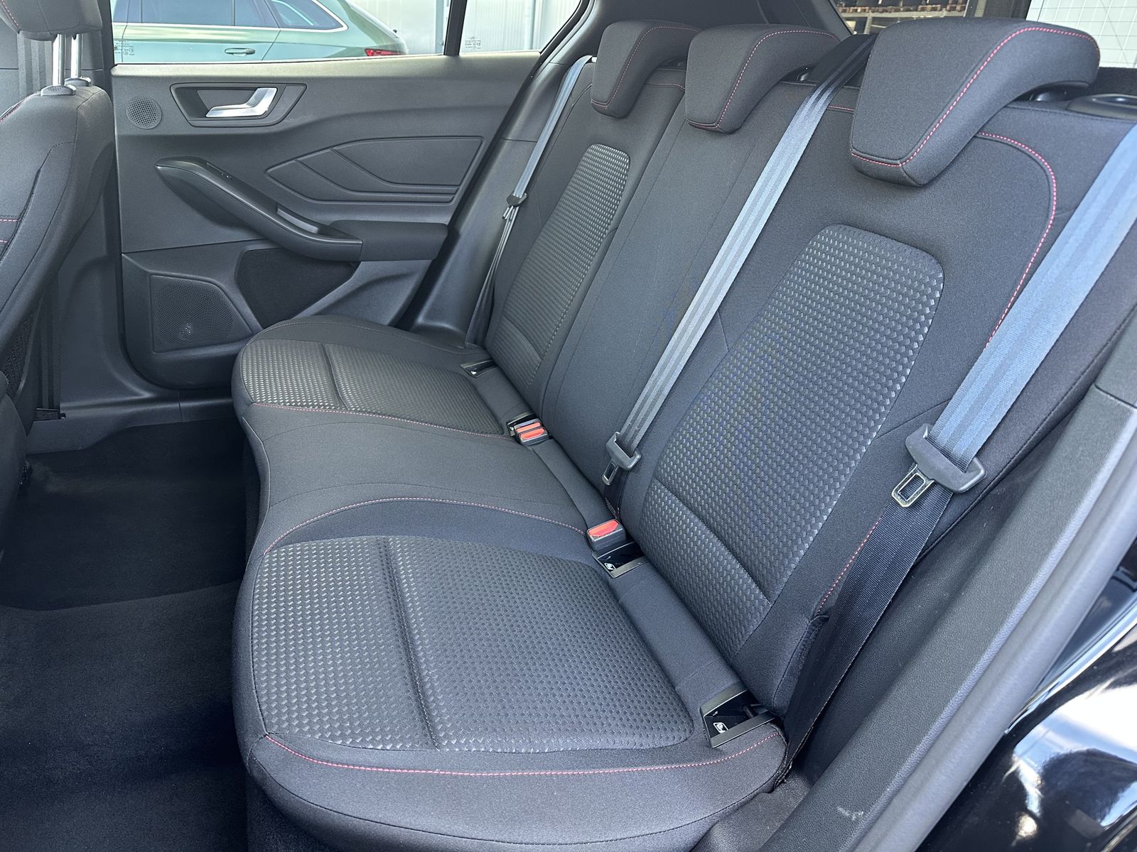 Fahrzeugabbildung Ford Focus 2.0 EB ST-Line NAV+LED+AHK+HUD+B&O+KAM+ACC