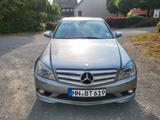 Mercedes-Benz 230 - Mercedes-Benz 230 mit 5 Türen
