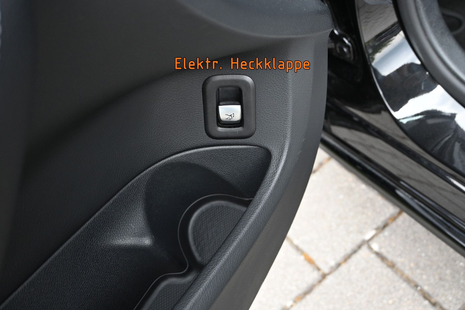 Fahrzeugabbildung Mercedes-Benz C 300 T Aut. Avantgarde °NIGHT°MULTIBEAM°KAMERA°