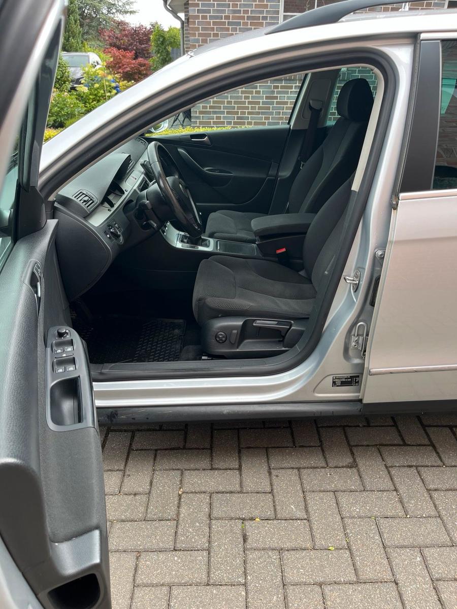Volkswagen Passat 2009 — photo 8