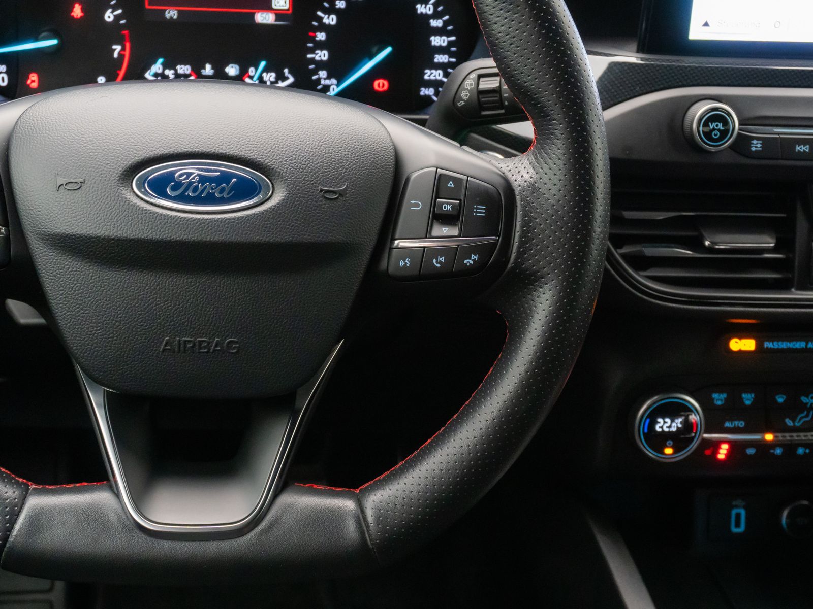 Fahrzeugabbildung Ford Focus ST-Line Kamera ACC LED Komfort HiFi Sport