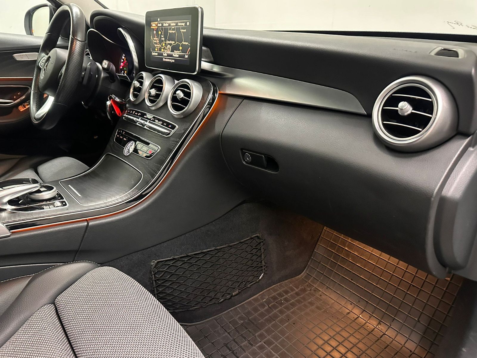 Fahrzeugabbildung Mercedes-Benz C 220 d 4MATIC T AVANTGARDE PANORAMA*DISTRO*