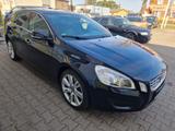 Volvo V60 Kombi Momentum AWD - gebrauchte Volvo V60 aus dem Jahr 2011