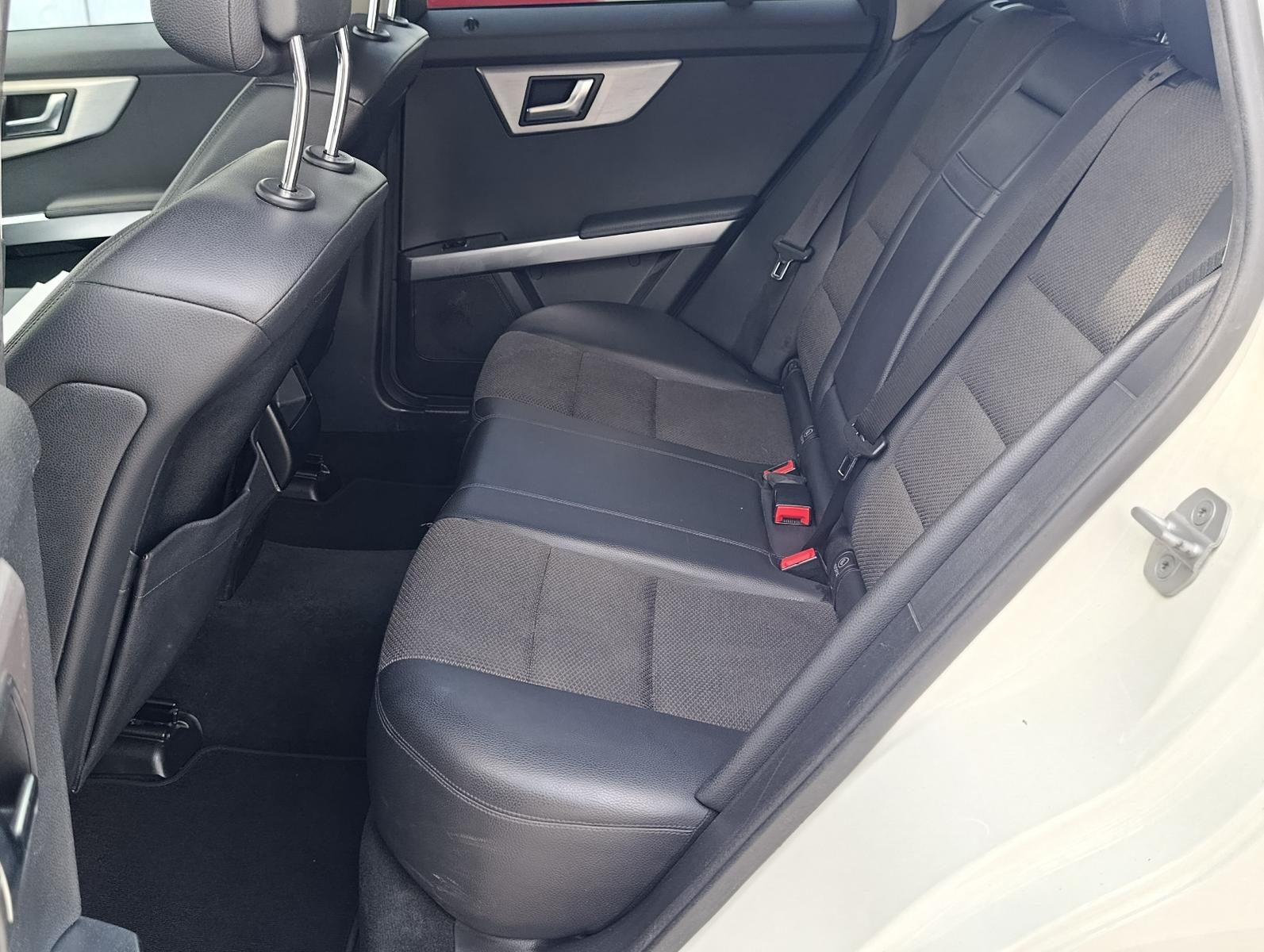 Mercedes-Benz GLK350 2011 — photo 18