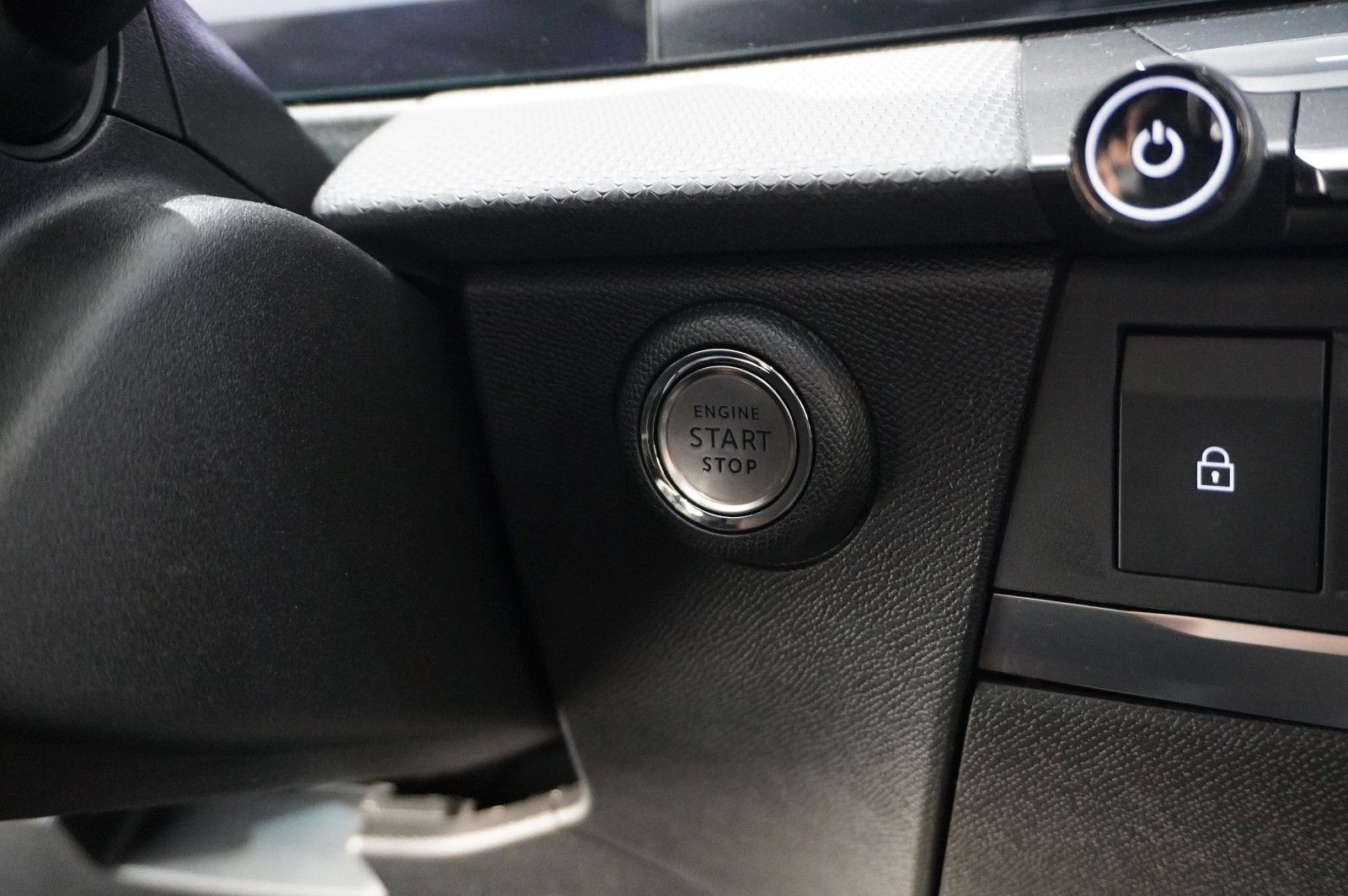 Fahrzeugabbildung Opel Astra L Lim. 1.6 HYBRID ELEGANCE NAVI/KAMERA/AHK