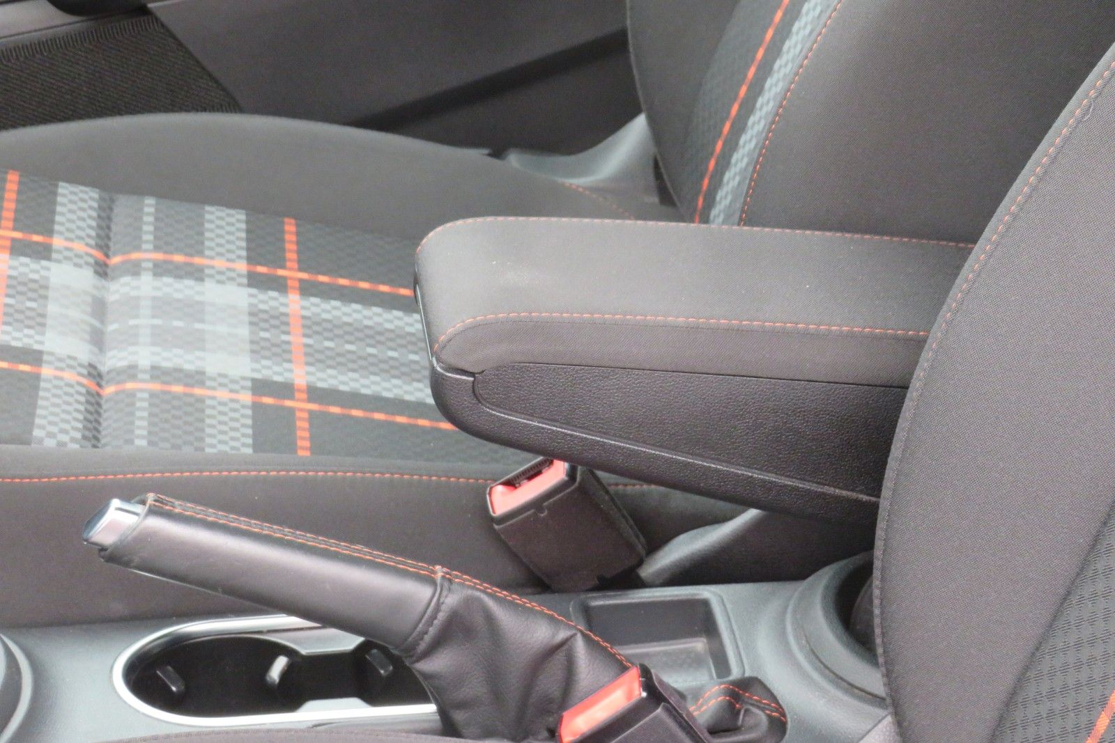 Fahrzeugabbildung Volkswagen Beetle Lim. Club XENON NAVI APP-CONNECT PDC 18`