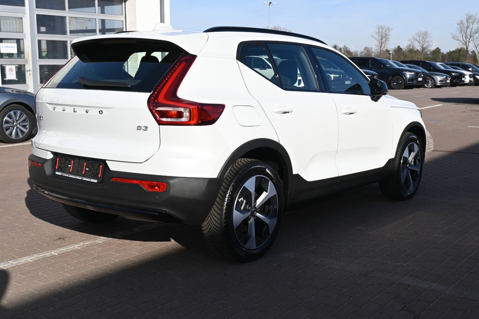 Fahrzeugabbildung Volvo XC40 B3 DKG Plus Dark*FSHZG*RFK*BLIS*ACC
