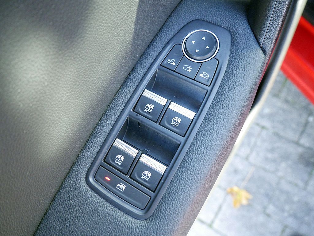 Fahrzeugabbildung Renault Captur Intens E-Tech Plug-In 160 NAVI AHK LED